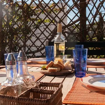 בית נופש Laura *