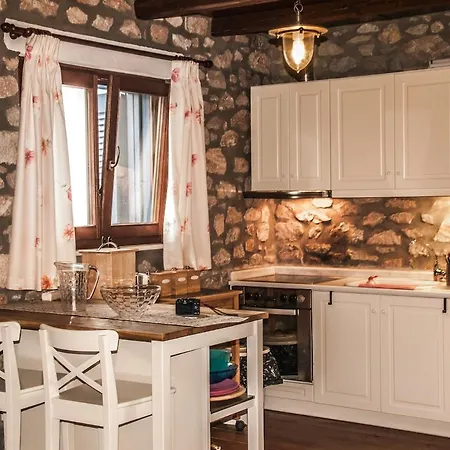 Laura בית נופש פארוס