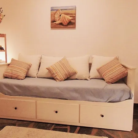 Laura בית נופש *