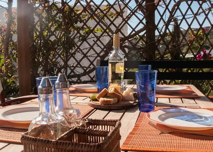 בית נופש Laura *