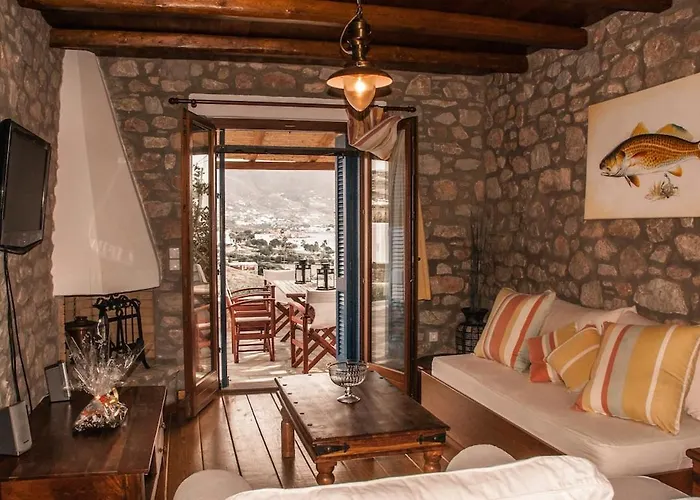 Laura בית נופש פארוס